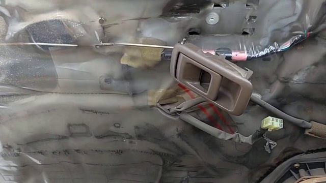 Прадо 95 кузов, снимаю с передней двери дверную карту/обшивку смотреть онлайн