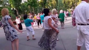 НАКУКУЙ КУКУШКА ДОЛГИХ ЛЕТ НАМ ЛЮБИТЬ! ТАНЦЫ В ПАРКЕ ГОРЬКОГО ХАРЬКОВ СЧАСТЛИВЫЕ ДНИ.mp4