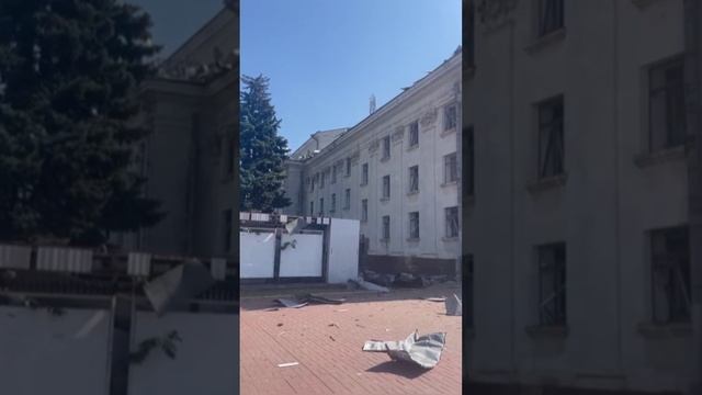 Удар "Искандером" по зданию областного драмтеатра в Чернигове.