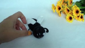 Мягкая вязаная игрушка Муха крючком