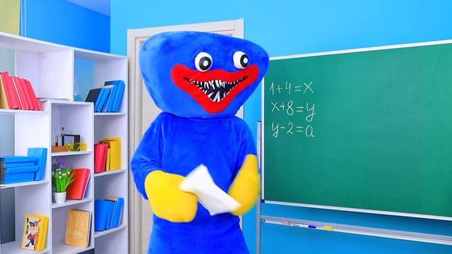 За мной охотится Хаги Ваги / Хаги Ваги в Реальной Жизни! смотреть онлайн