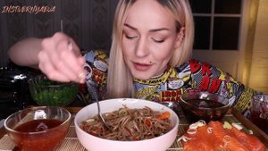 MUKBANG | Лапша с овощами, форель, чука, соусы | Noodles with vegetables, trout, chuka, не ASMR