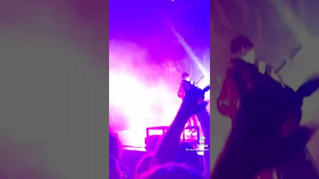 Tim Henson solo during Polyphia live concert смотреть онлайн