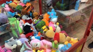 Как достать игрушку на День Рождения из Игрового Автомата / АВТОМАТ С ИГРУШКАМИ ЧЕЛЛЕНДЖ