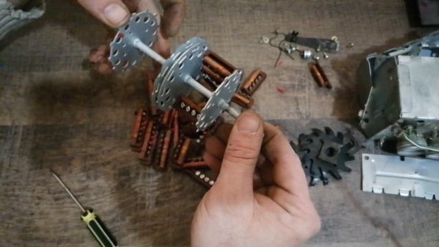 РАЗБОР ПТК-11Д. ПЕРЕКЛЮЧАТЕЛЬ КАНАЛОВ СОВЕТСКОГО ТЕЛЕВИЗОРА. ПУЛЬТ СССР. МЕДЬ, ЛАТУНЬ, АЛЮМИНИЙ ССС
