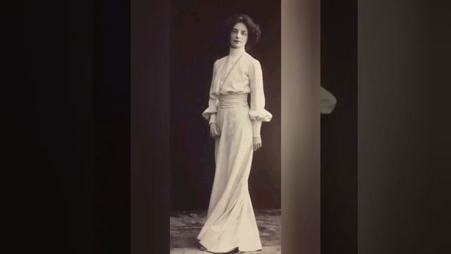 Зинаида Гиппиус - Краткая биография (читает Татьяна Николашина) смотреть онлайн