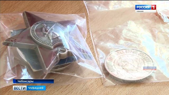 В Национальном музее сотрудники Пробирной палаты исследуют музейные экспонаты из драгоценных камней