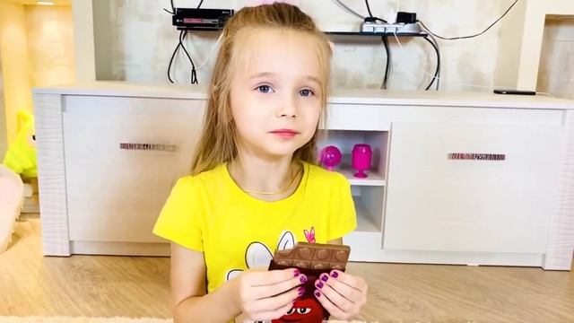 Челлендж шоколадный молочный коктейль как популярный шоколадный батончик С Полиной и Дашей