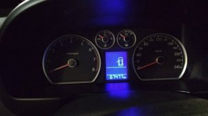 Мерцает моргает табло на торпеде в автомобиле