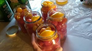 Томаты в яблочном соке.Очень вкусные!
