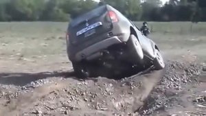 как ведет себя рено дастер на бездорожье