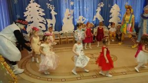 "Девочки-Конфетки" танец на новогоднем утреннике
