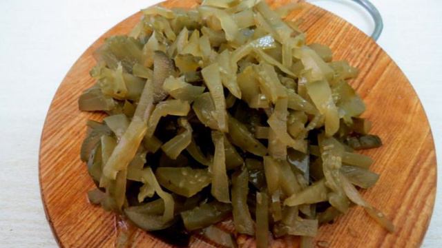 Солянка с куриным мясом и копчёной колбасой