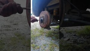 Фиат добло.Как снять тормозной барабан. Замена троса ручника.