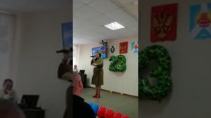 Девушка очень красиво поёт. Идёт солдат по городу. Анастасия Губенко.
