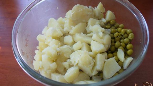 Салат Столичный с курицей