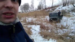 УАЗ  провалился под лед ручья