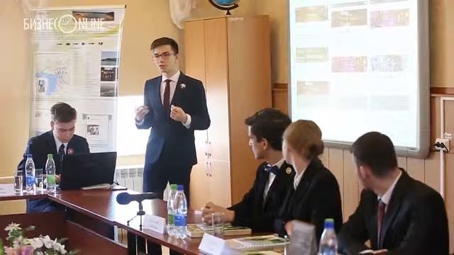 Рустам Минниханов посетил урок экологии в казанской гимназии смотреть онлайн