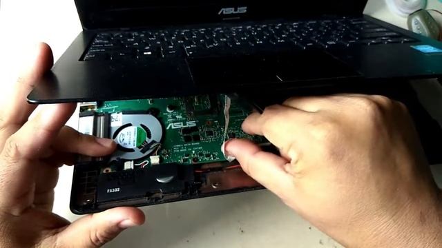 Membongkar Laptop Asus X200CA Atau X200MA  Disassemble Asus X200M