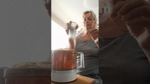 Комбайн Bosch MCM 2200. Як працює насадка для натирання овочів