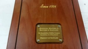 Гравировка по дереву с затиркой золотом