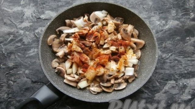 Варёная картошка с жареными грибами