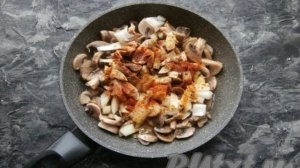 Варёная картошка с жареными грибами