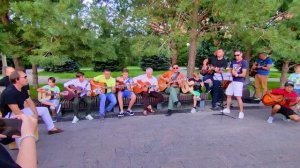 Концерт памяти Цоя! Гитарный флешмоб на берегу Волги в Астрахани.
