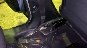 Как снять обшивку центральной стойки крыши HONDA CR-V 3