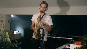 Livelooping with Thomann Tas-180 alto Saxophone & Fender Player Strat /// Robert Hartl #1