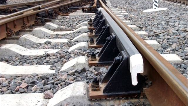 Для чего на многих железнодорожных мостах внутрь полотна ставят два странных рельса смотреть онлайн