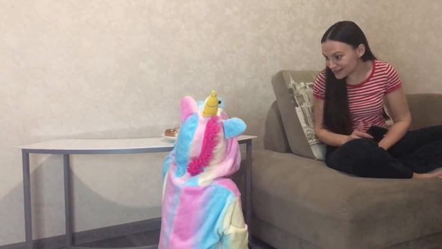 Мама запрещает есть сладости 🍭🍩🧁🍬🍦🍫🍰 смотреть онлайн