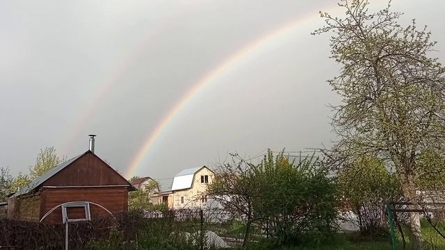 Индекс радужная 2. Двойная Радуга примета. 2 Радуги одновременно. Две радуги одновременно примета. Две радуги на небе одновременно.