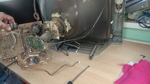 Erisson 21F30 не включается, мигает диод. Попал в ремонт с очень простой поломкой.