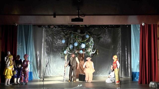 «Новогодний заговор ёлочных игрушек» смотреть онлайн