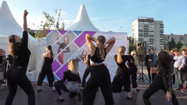 Танцевальная площадка Vogue-Waacking (Живой музей танца, Бал 21-го Века 2018) №2