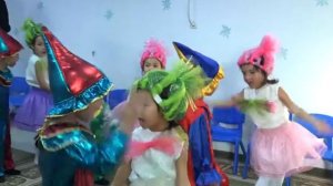 "Как красива наша елка! Песня