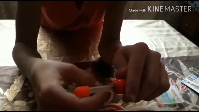 Надеваем стопор на леску с помощью иголки смотреть онлайн