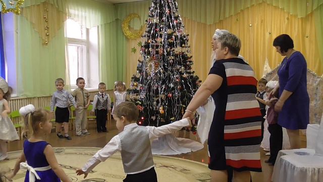 Новогодний праздник часть 1 смотреть онлайн