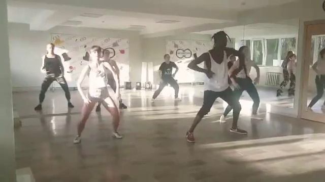 Reggaeton for advanced at the “Daspace” dance school. смотреть онлайн