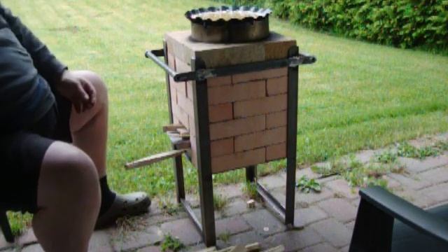 Rocket-Stove #4 erstes Anfeuern und Rührei braten смотреть онлайн