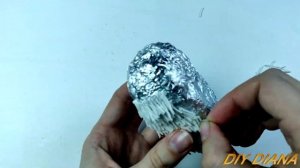 Замечательная поделка из туалетной бумаги и фольги