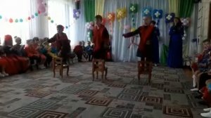 Джигиты на стульчиках
