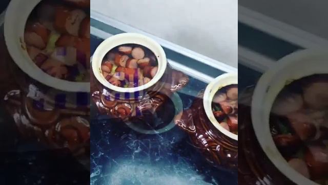 Охотничьи колбаски с картофелем в горшочках смотреть онлайн