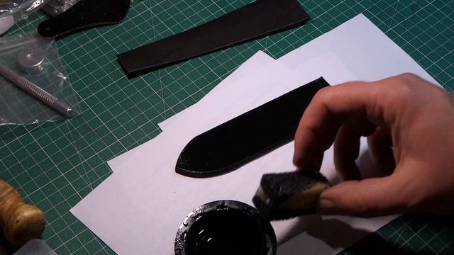 Обработка края ременной кожи+черная аппретура. Часть 2 смотреть онлайн