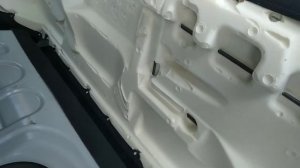 вид под задним сиденьем Лада калина и Лада XRAY CROSS  cvt