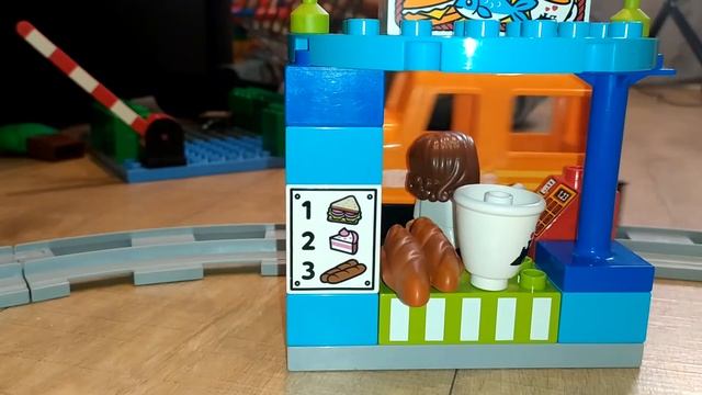 Собираем Лего поезд 10875. Лего дупло. смотреть онлайн