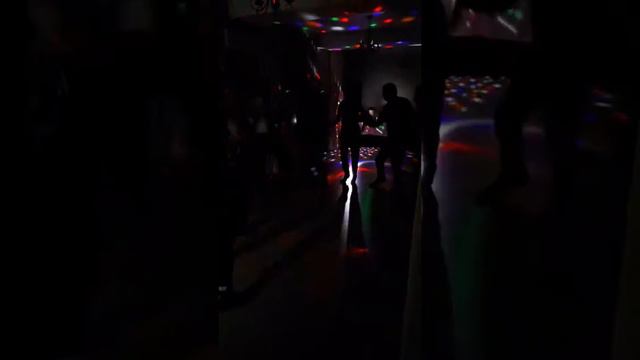 Весёлые танцы гостей на юбиляра смотреть онлайн