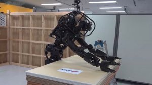  Японии создали первого в мире робота-строителя