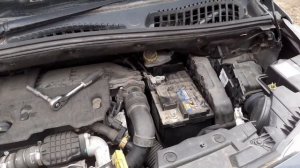 Citroen C3 Picasso battery removal